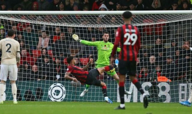  伯恩茅斯年轻门将神扑救主，樱桃军团客场抢分成功