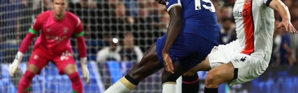  埃弗顿门将神勇发挥，太妃糖客场爆冷平利物浦