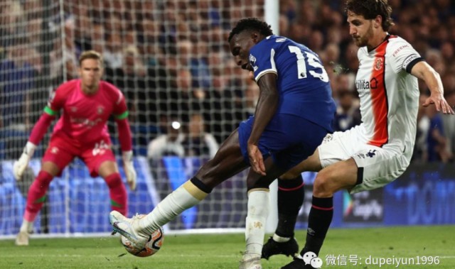  埃弗顿门将神勇发挥，太妃糖客场爆冷平利物浦