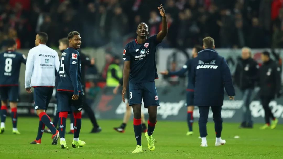  美因茨主场雨战不敌德甲领头羊遭遇挫折  